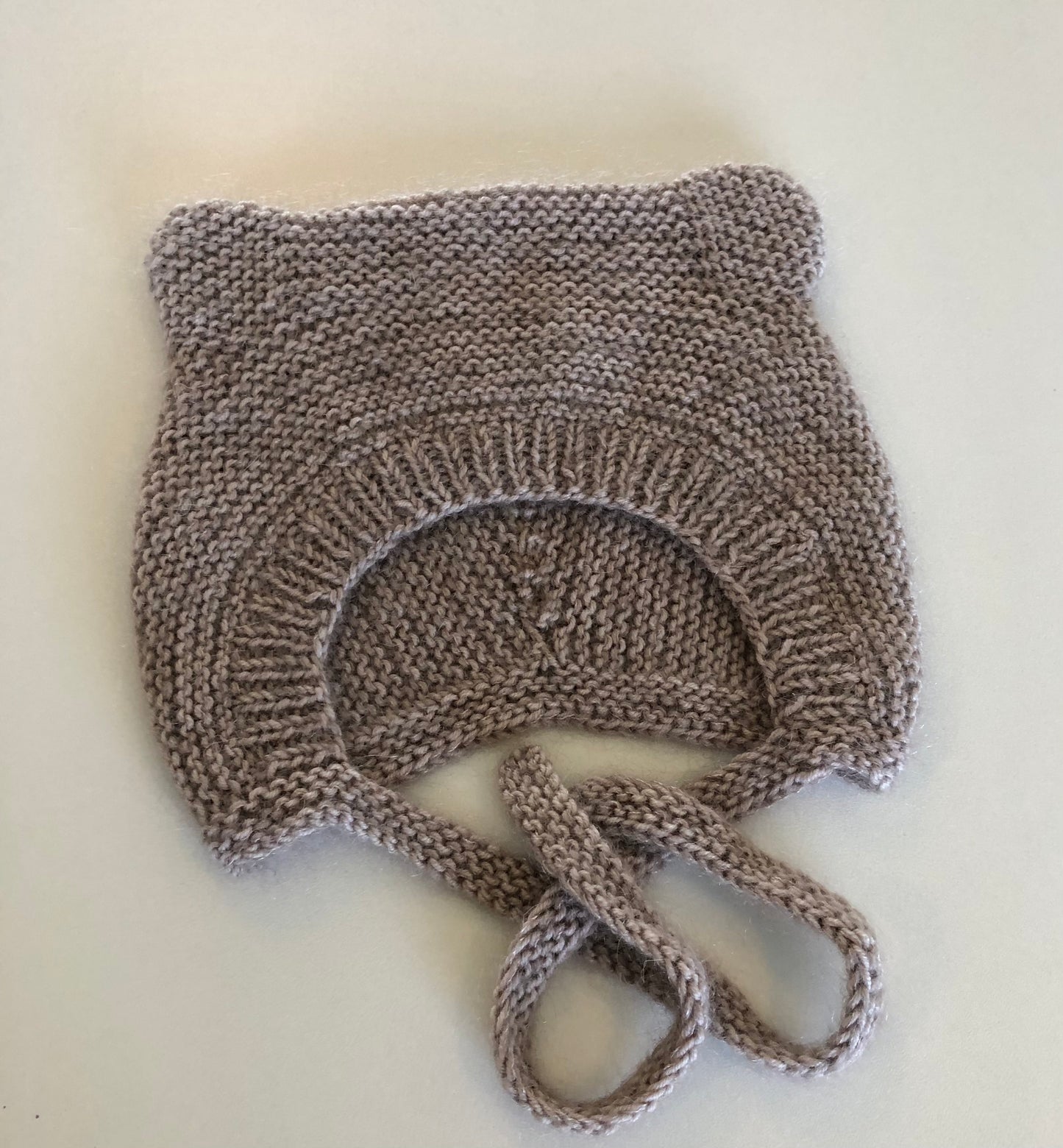 Bangsahúfa prjónuð úr Drops merino extra fine